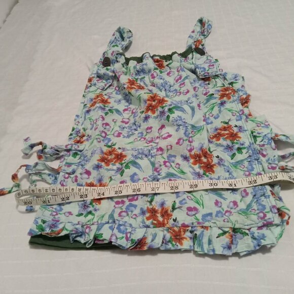 Chic floral cotton tank top apron with handmade cross ties at the back - Picture 4 of 5